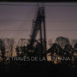 A través de la ventana